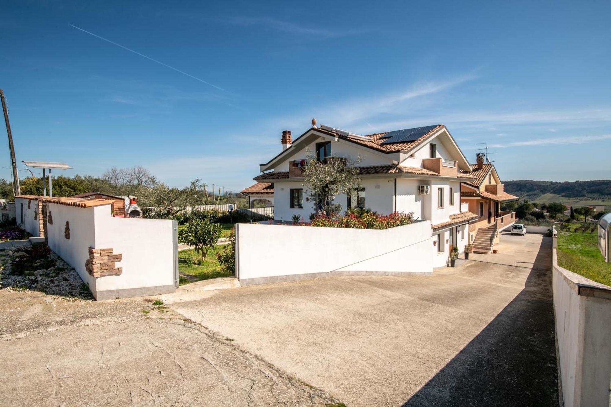 Villa Mastro Oleario 5 Dal Mare 30 Dai Monti Torrevecchia Teatina Exterior foto